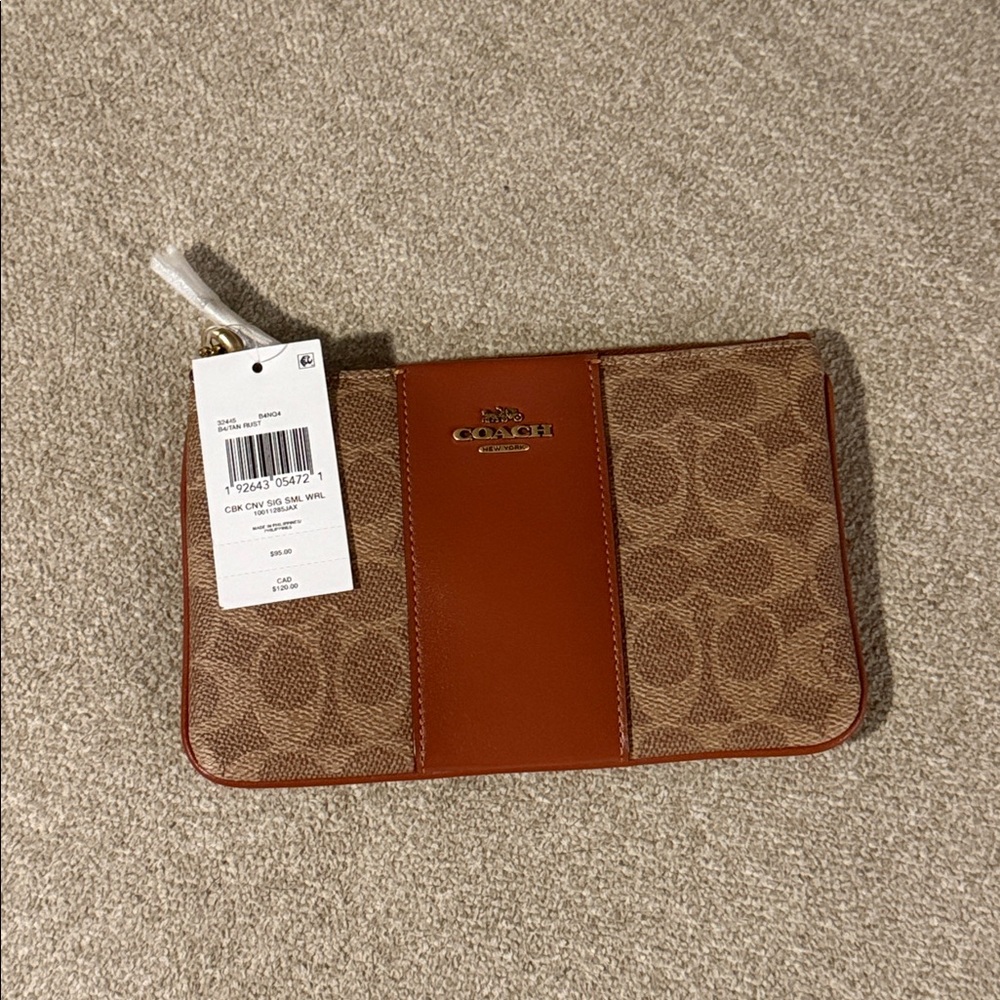Coach Essential Small Wristlet